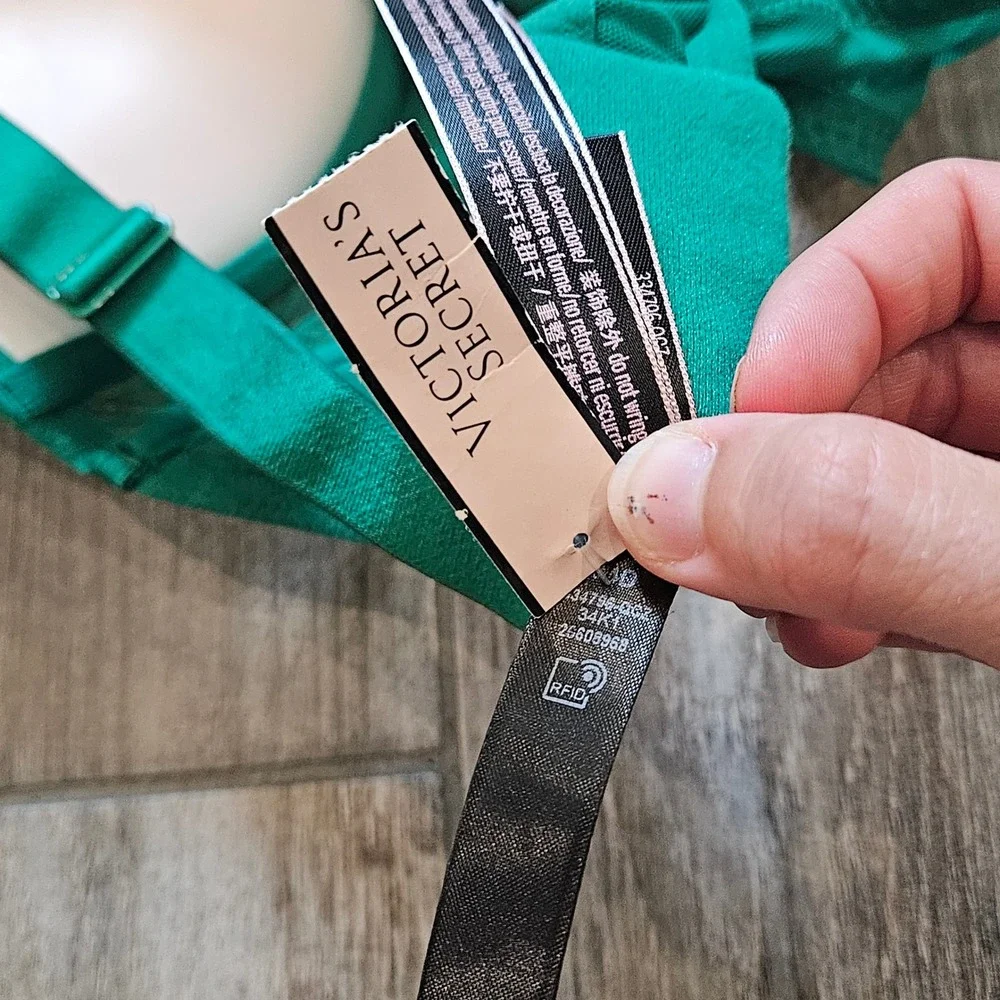 Victoria's Secret Very Sexy Shine Strap Push-Up Bra Size 34D Green Lace Trim